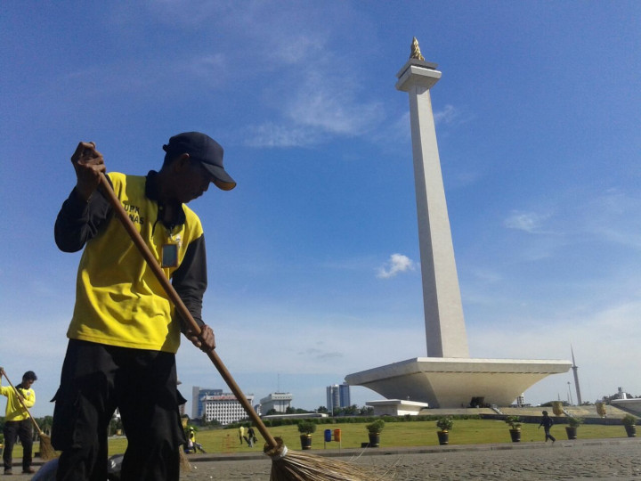 Tidak Tidur Demi Monas Kembali Bersih