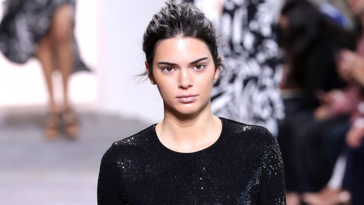 Kendall Jenner Bantah Rumor Hamil lewat Swafoto