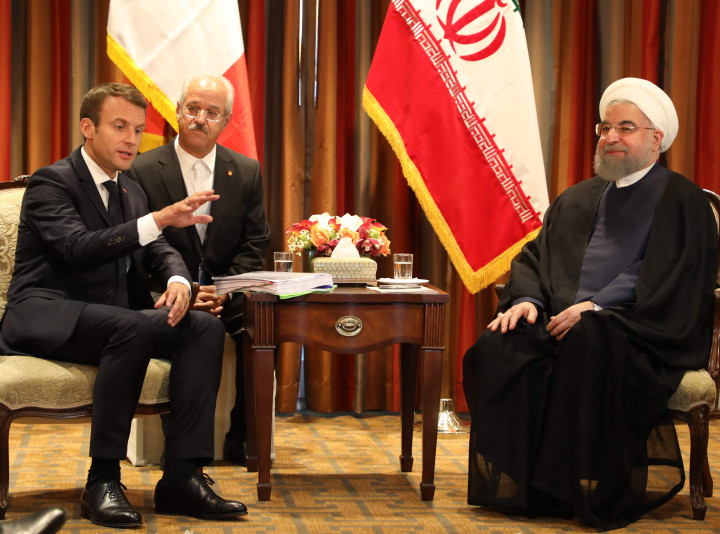 Rouhani Minta Macron Atasi Kelompok Oposisi Iran di Prancis