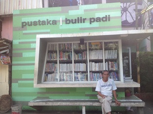 Pojok Literasi di Palmerah dari Pustaka Bulir Padi