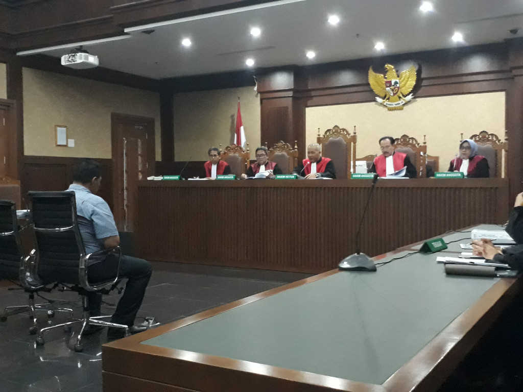 Komisaris PT Adhiguna Keruktama Adi Putra Kurniawan dituntut empat tahun penjara - Medcom.id/Damar Iradat. 