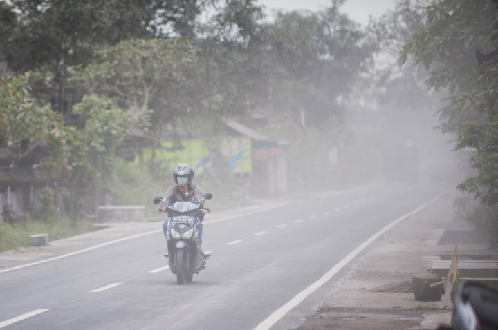Radius Zona Berbahaya Gunung Agung Berkurang