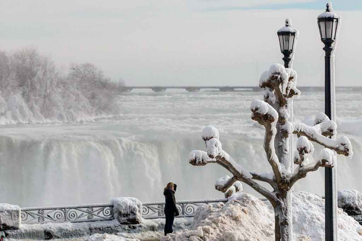 Indahnya Pemandangan Saat Air Terjun Niagara Membeku