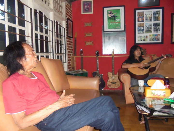 Putra Bungsu Lihat Gelagat Kesehatan Yon Koeswoyo Mulai Menurun saat Manggung