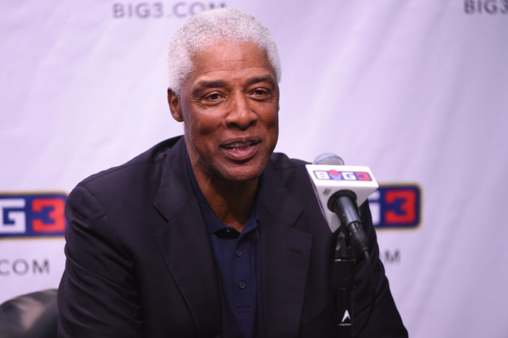 Legenda Sixers Dilarikan ke Rumah Sakit saat Pertandingan Melawan Pistons