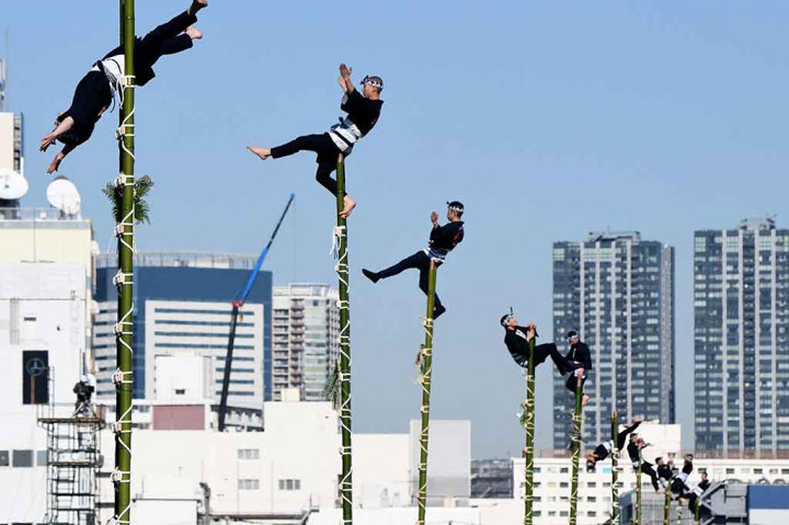 Atraksi Mendebarkan Pemadam Kebakaran Jepang Sambut Tahun Baru