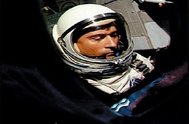Astronot 'Perintis' John Young Meninggal Dunia