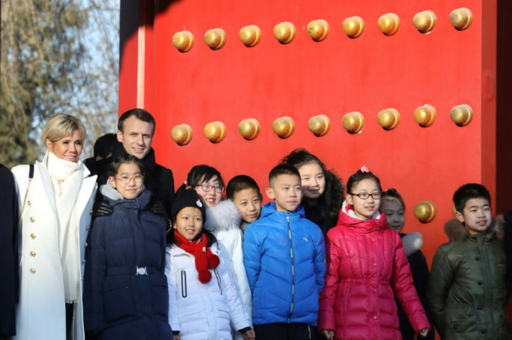 France Signs Deals with China but Warns against 'Pillaging'