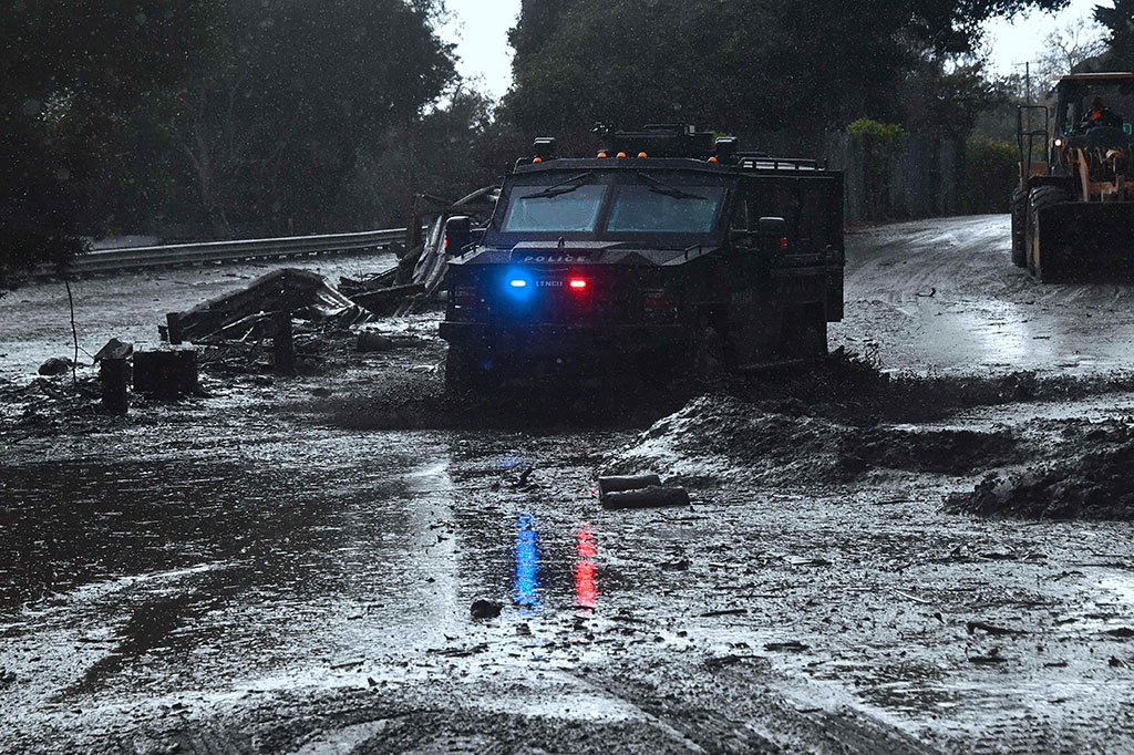 Longsor Terjang California, 13 Orang Tewas