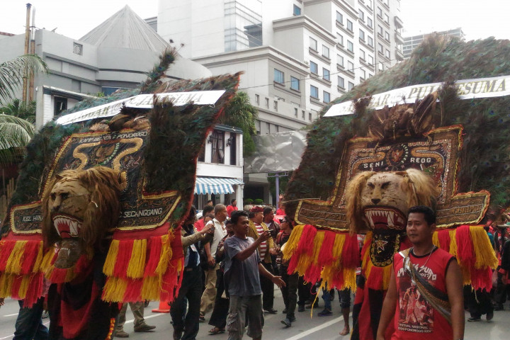 Djarot-Sihar Disambut Reog saat Mendaftar ke KPU Sumut
