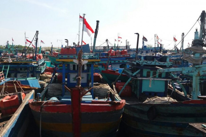 Ratusan Kapal Cantrang tak Beroperasi Tutup Pelabuhan Tegal