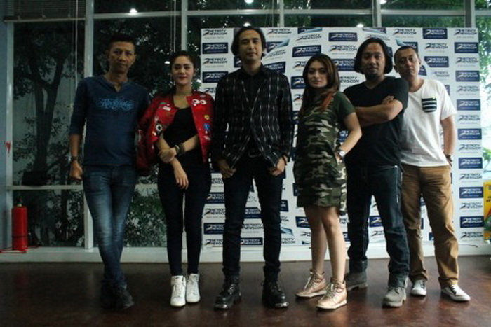 Personelnya Sibuk, Proyek Selingan Rowman, Makki dan Piyu Vakum