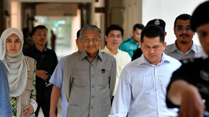 Mahathir Mohamad Dilarang Menjenguk Anwar Ibrahim