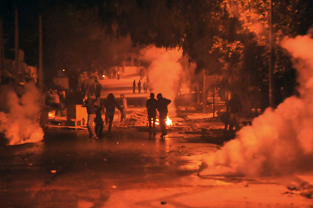 Ratusan Orang Ditangkap dalam Unjuk Rasa di Tunisia