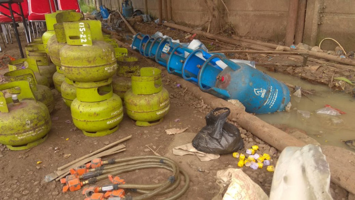 Pelaku Pengoplos Gas Beli Elpiji 3 Kg di Eceran