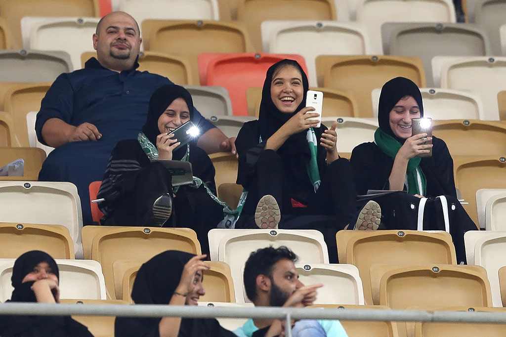 Pertama Kali, Perempuan Saudi Tonton Sepak Bola
