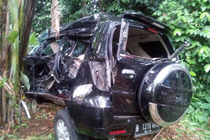 Mobil Disambar Kereta, Tiga Tewas Tiga Dirawat