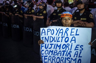 Ratusan Warga Peru Berunjuk Rasa Dukung Fujimori