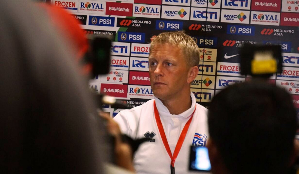 Pelatih Islandia Heimir Hallgrimsson saat melakukan konferensi pers usai pertandingan di SUGBK (Foto: Kautsar Halim/Medcom.id)
