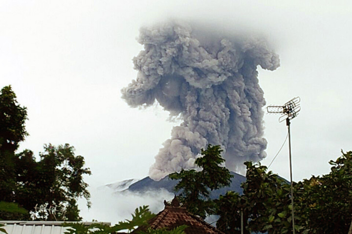 Gunung Agung Kembali Erupsi