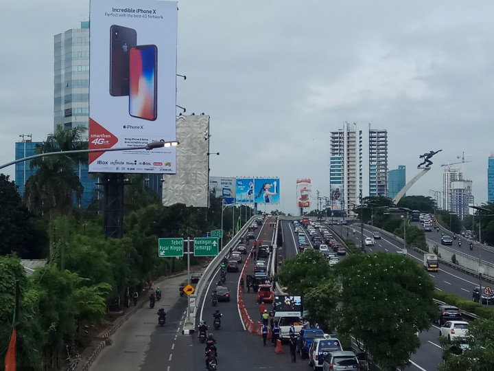 Pengemudi Ojek <i>Online</i> Senang <i>Flyover</i> Pancoran Dibuka