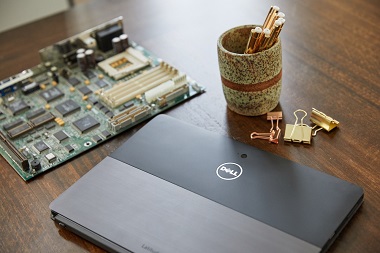 Dell Daur Ulang Komputer Bekas Jadi Perhiasan Emas