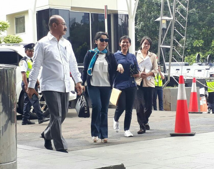 Penyanyi Iis Sugianto Diperiksa untuk Tersangka Emirsyah