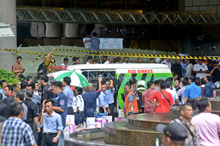 Selasar Atap Tower II BEI Ambruk, Puluhan Orang Terluka