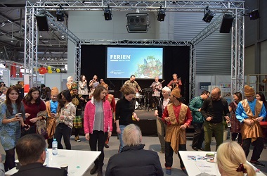 Poco-Poco Menggoyang Wina Austria