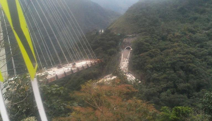 Jembatan Ambruk di Kolombia, 10 Orang Tewas