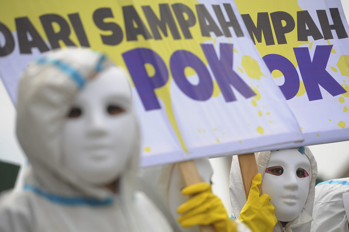 Aktivis Lingkungan Gelar Aksi Stop Buang Popok di Sungai