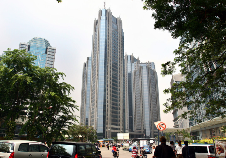 Kisah Dua Menara BEI