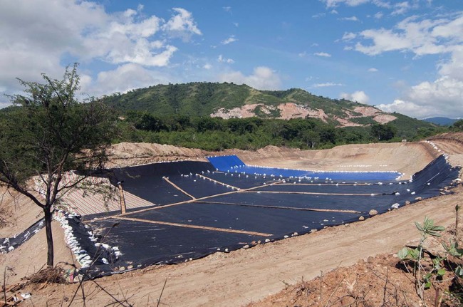 Kaji Ulang Penutupan Tambang Emas Berizin