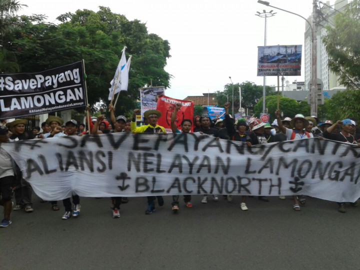 Nelayan Enggan Pulang Sebelum Cantrang Dilegalkan