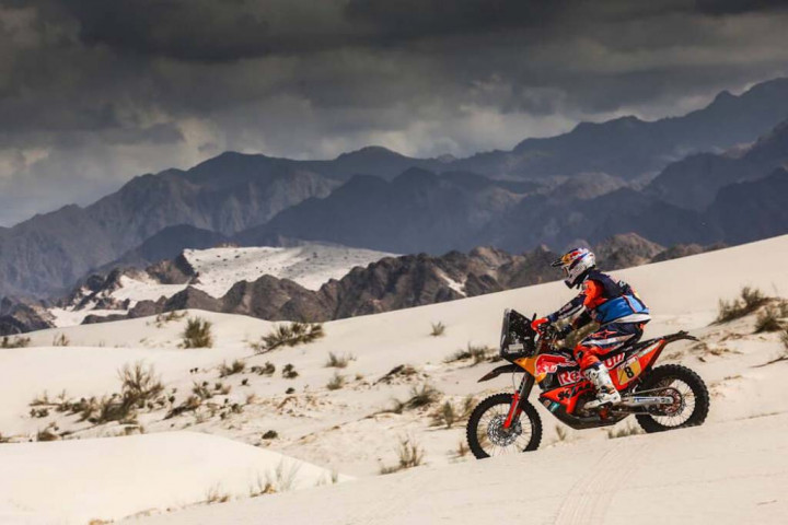 Toby Price Tebus Kesalahan di Etape 11