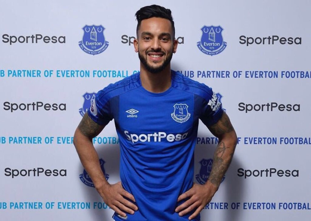 Theo Walcott resmi bergabung dengan Everton. (Foto: Twitter/Everton)