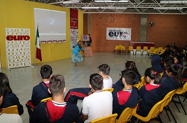 Pelajar SMP dan SMA Meksiko Belajar tentang Indonesia