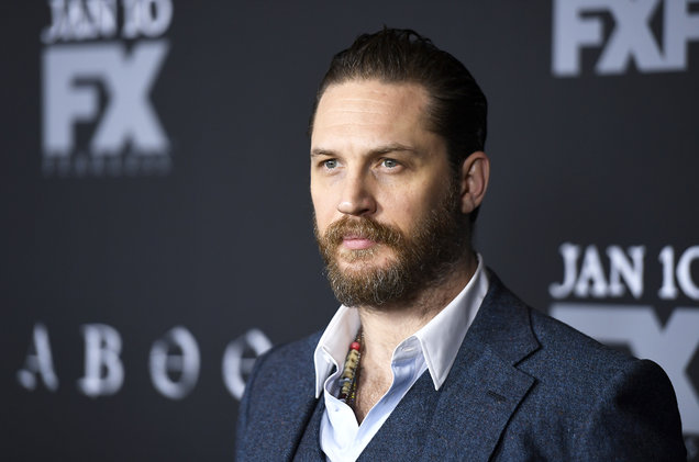 Simak Lagu Rap yang Dinyanyikan Tom Hardy pada 1999