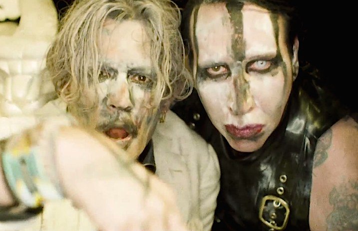Johhny Depp Tertarik Menjadi Personel Band Marilyn Manson?