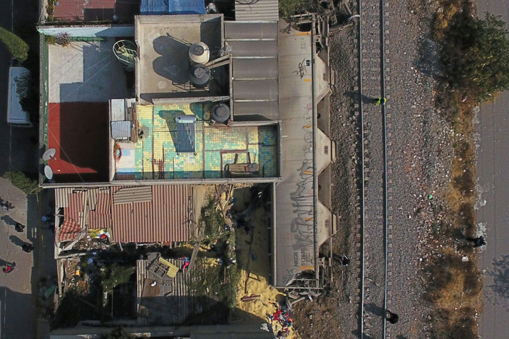 Kereta Kargo Tergelincir dan Tabrak Rumah, 5 Tewas