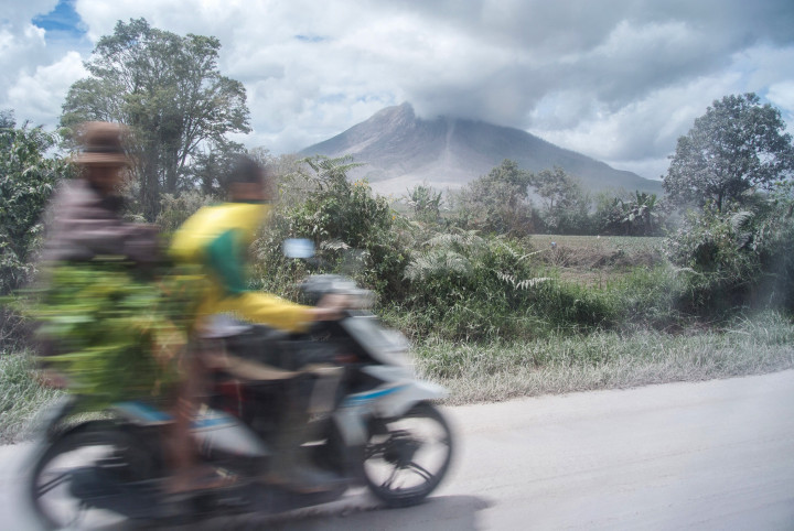 Gunung Sinabung Erupsi Enam Kali Pagi Ini