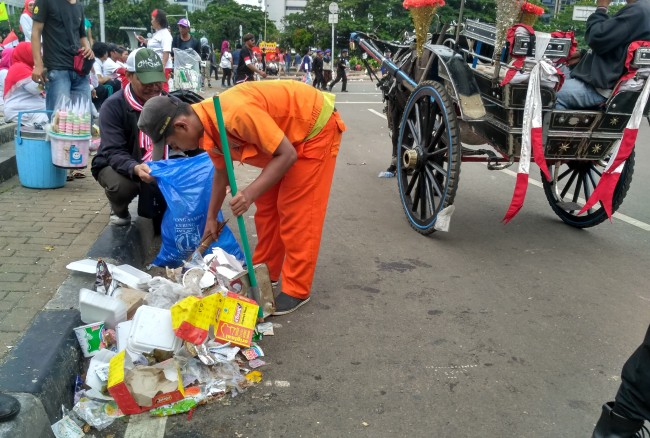 Sekali CFD Petugas Kumpulkan Puluhan Kilogram Sampah