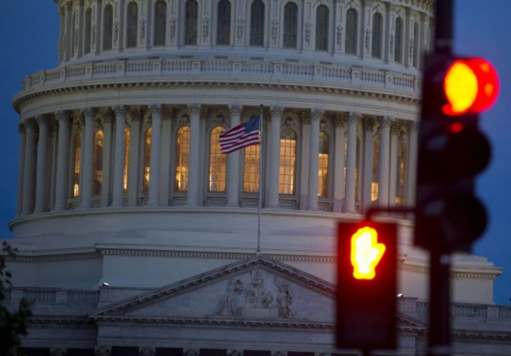 Hari Kerja Dimulai Namun Kantor Pemerintah AS Ditutup