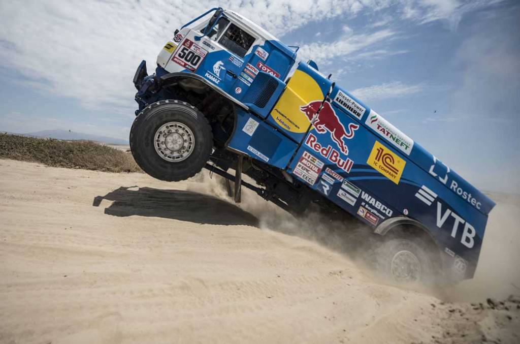 Eduard Nikolaev cukup beruntung karena Federico Villaggra yang menggunakan Iveco, mundur karena masalah teknis. Red bull