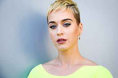 Katy Perry Tepis Isu Operasi Plastik