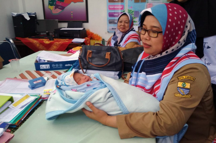 Warga Larangan Temukan Bayi di Tempat Sampah