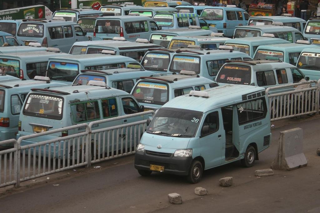 Ilustrasi angkot--MI/Arya Manggala