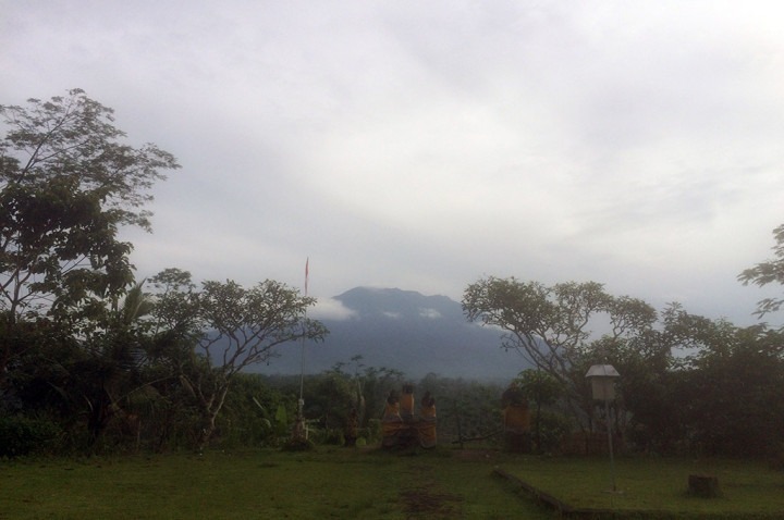 Gunung Agung kembali Erupsi, 12 Desa Waspada