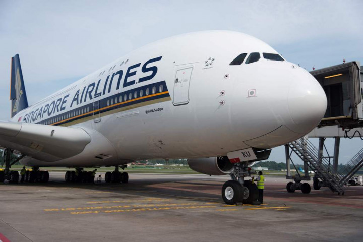 Selundupkan Emas, Awak Kabin Singapore Airlines Ditangkap