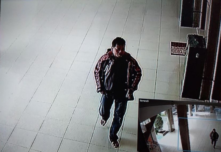 Pencurian Uang Kotak Amal Masjid Darul Falah Terekam CCTV